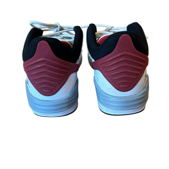 JORDAN ✨ Max Aura 5 White/Black Varsity Red Size 7Y EUC - Picture 3 of 6